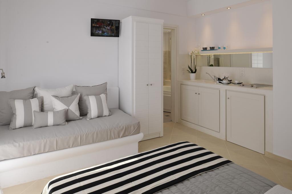 Romantica Suites Naousa  Room photo